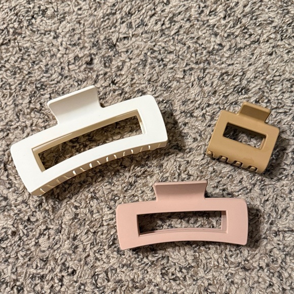 Accessories - Set of Three Hair Claw Clips in Neutral Tones
